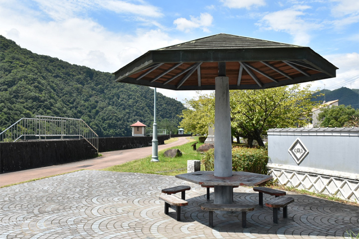 坂祝町　行幸公園・行幸巌